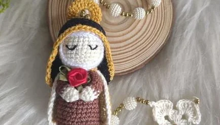 Terço de Crochê com Mini Santinha