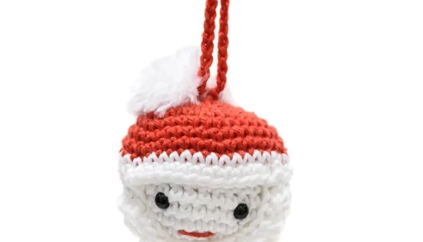 Bola de Natal Papai Noel em amigurumi