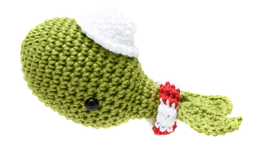 Mini Baleia Verde com Chapéu em Amigurumi