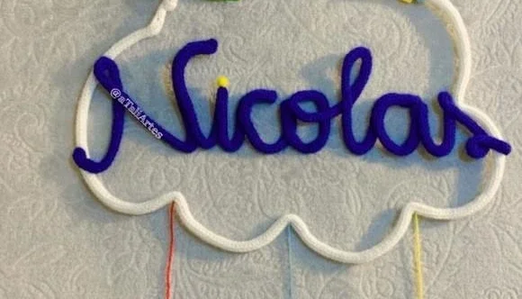 Porta Maternidade Nuvem Chuva de Amor em Tricotin