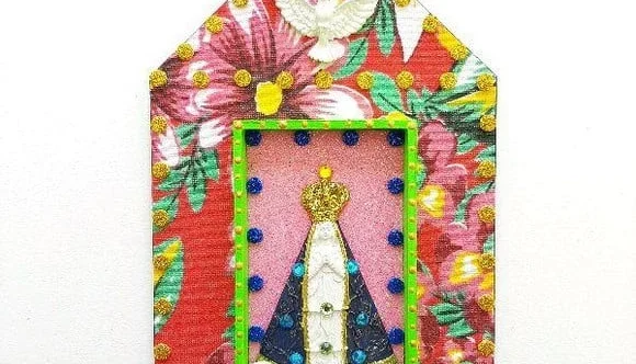 Capelinha de Madeira e Chita "N. S. Aparecida"