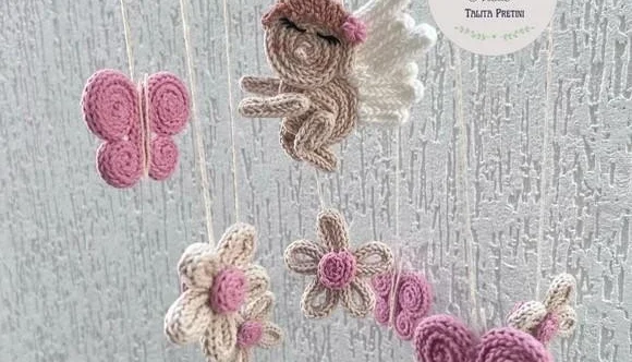 Móbile Flores, Borboletas e Anjo em Tricotin