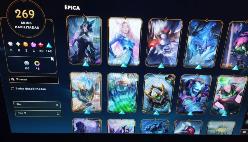 Conta league of legends sem rank com várias skins.
