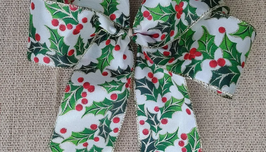 Laço de Natal Azevinho com Borda Ouro - 20 x 23 cm