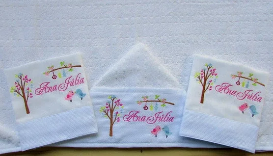 Kit com Toalha de Capuz, Fralda de Ombro e Fralda de Boca