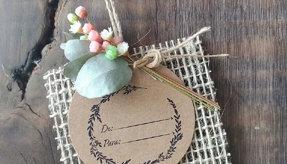 Tag Kraft com Buque com flores desidratadas