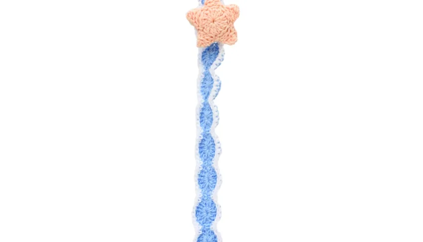 Prendedor de Chupeta Azul com Estrela do Mar em Crochê