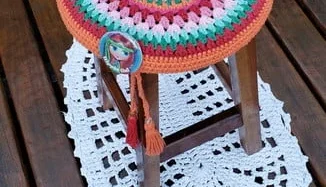 Capa de Banqueta Mandala Multicolorida em Crochê