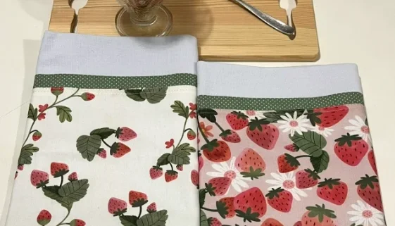 Kit com 2 Panos de Prato Morango - 50 x 70 cm