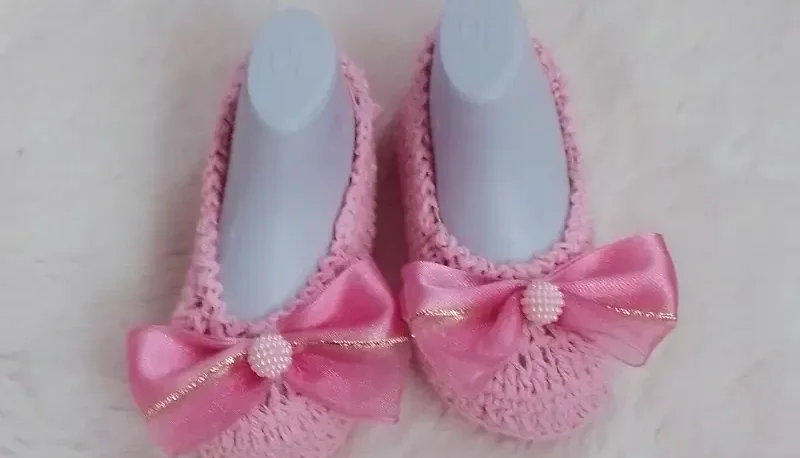 Sapatinho Rosa com Laço — 6 a 9 Meses