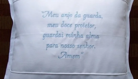 Capa de Almofada com Oração do Santo Anjo