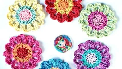 Flores em Crochê Multicoloridas 12 cm