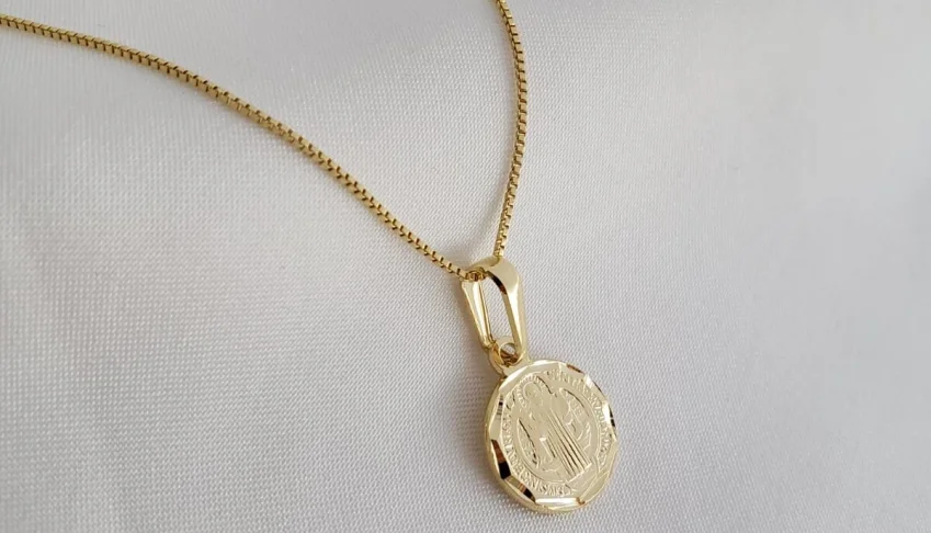 Colar com Medalha de Santo Personalizado