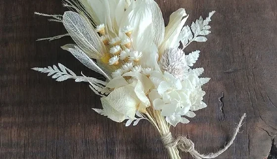 Mini buquê de flores desidratadas para caixa de padrinhos