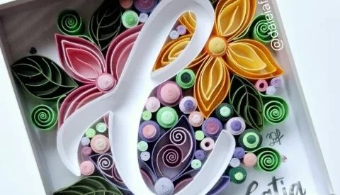 Quadro com Letra Floral Personalizada em Quilling
