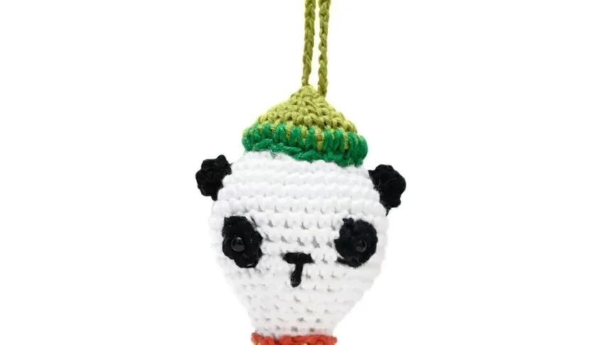 Enfeite de Natal panda em amigurumi