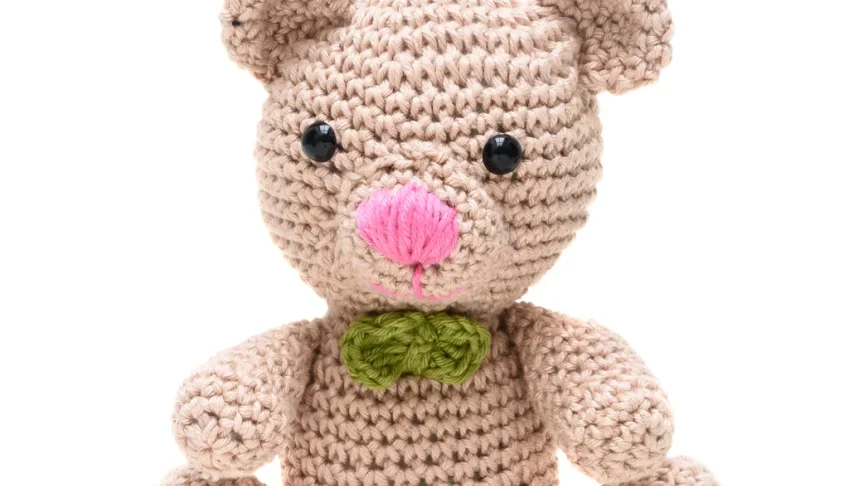 Ursinho de Gravata Verde em Amigurumi