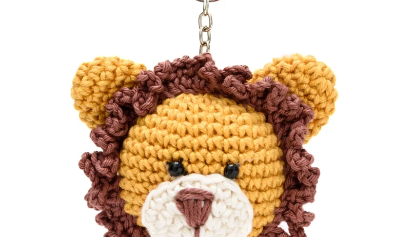 Chaveiro cabeça de leão em amigurumi