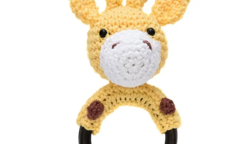 Chocalho Girafa Pequena em Amigurumi