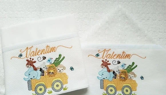 Kit Toalha de Capuz e Fralda de Ombro