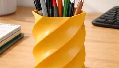 Porta-Canetas Espiral Torcido em Impressão 3D