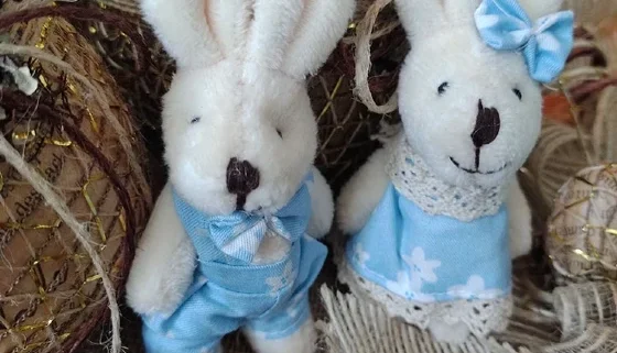 Casal mini coelhinhos de pelúcia (8cm) - azul