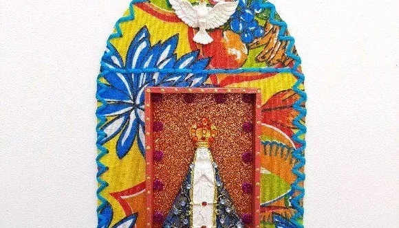 Capelinha de Chita Bordada "N. S. Aparecida"
