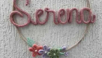 Guirlanda flores e Borboleta personalizada em Tricotin