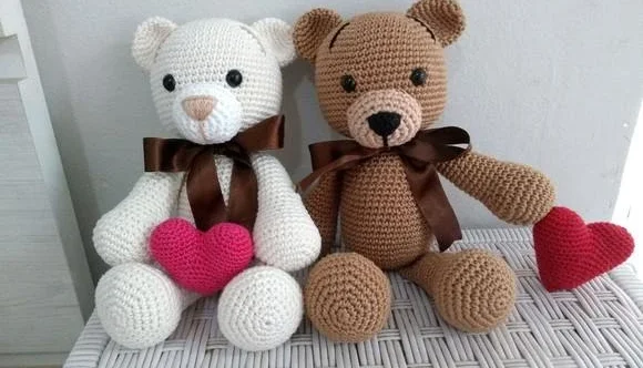Urso com Coração em Crochê Amigurumi ( Valor por peça)