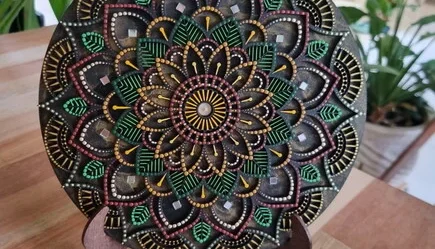 Mandala Decorativa Feita à Mão