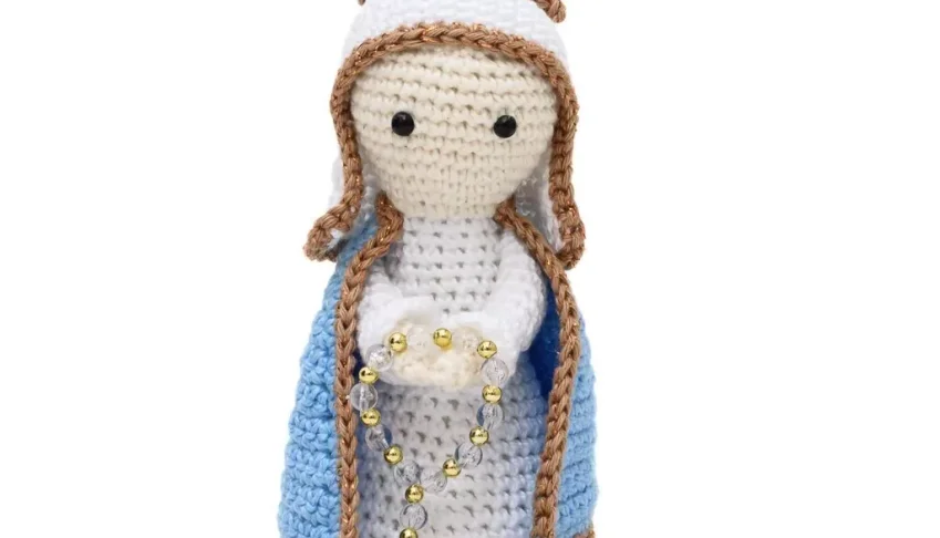 Nossa Senhora das Graças em amigurumi