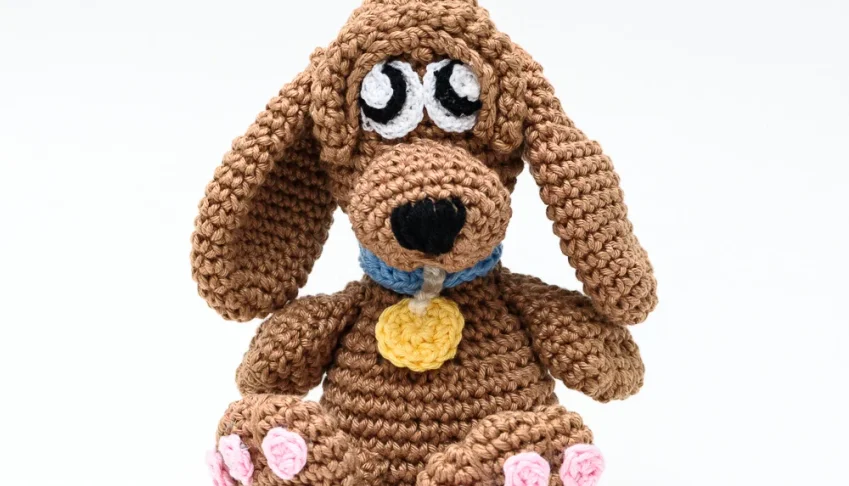 Cachorro Marrom em Amigurumi
