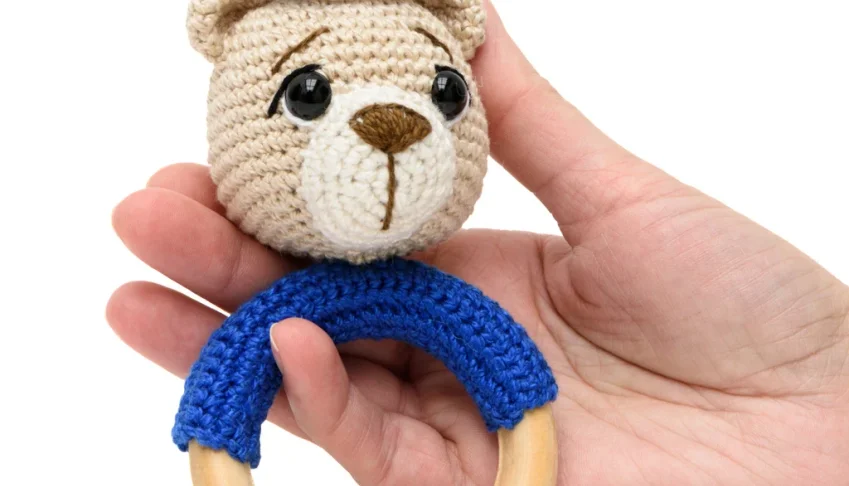 Mordedor Urso marinheiro em amigurumi