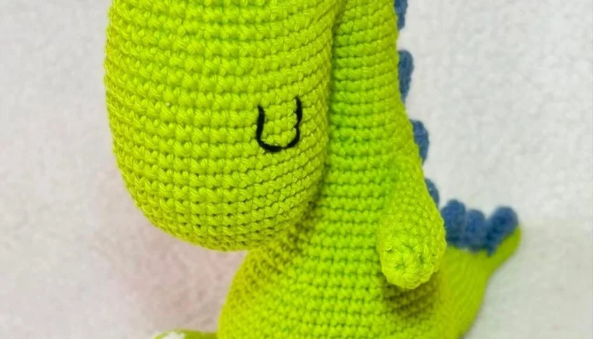 Dino Hugo Amigurumi
