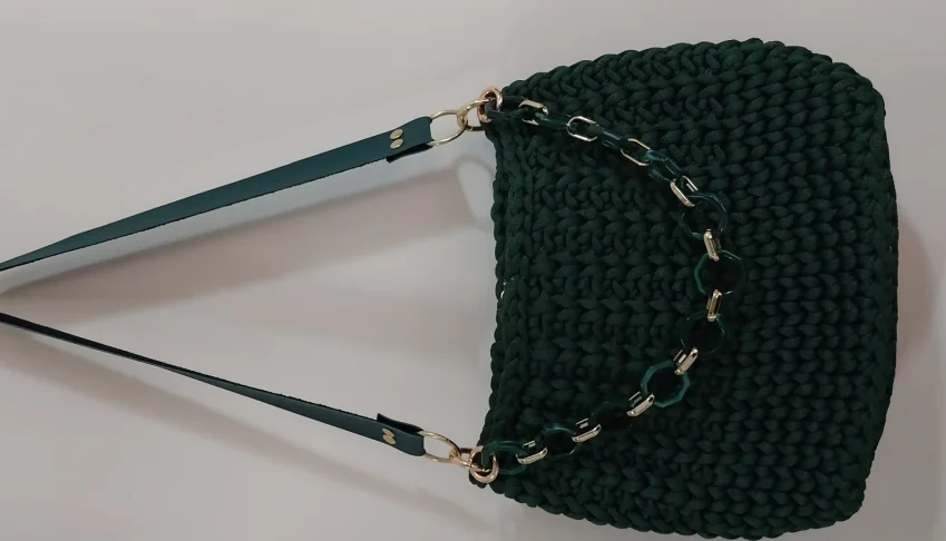 Bolsa de crochet feita a mão