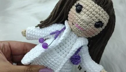 Mini boneca profissão - Médica