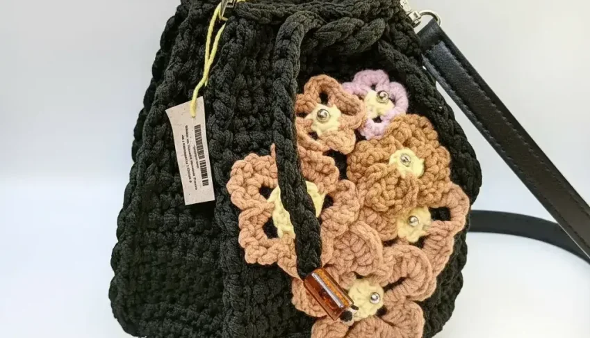 Bolsa de Crochê Sanfona com Flores
