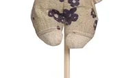 Urso Bege Jardineira Florida Azul (7cm)
