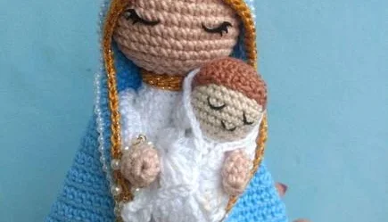 Amigurumi Virgem Maria com menino Jesus