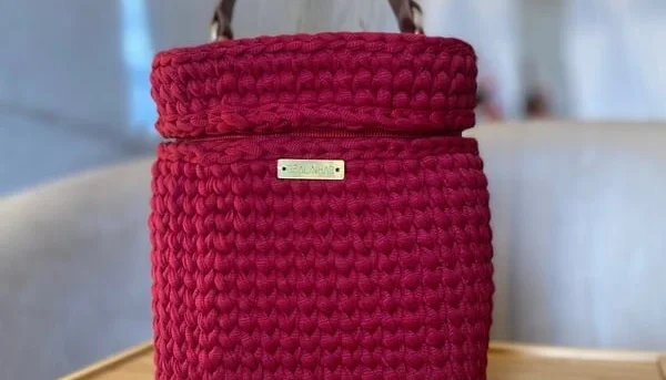 Frasqueira Toilet Bag Vermelha em Crochê