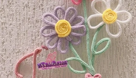 Porta maternidade Nome com três flores
