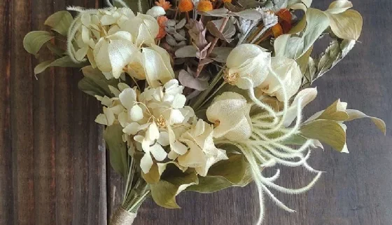Buquê Desidratado Verde Dourado e Laranja - 44 cm