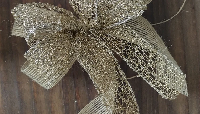 Laço de Juta com Fita Nudy (12x15cm)