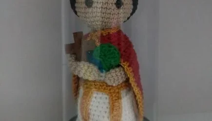 Santo Expedito em crochê Amigurumi+Cúpula