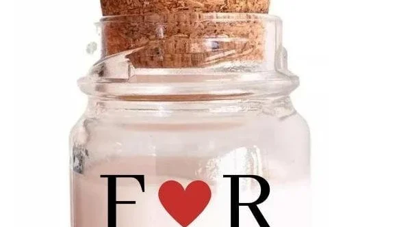 Lembrancinha Mini Vela Perfumada Casamento Iniciais 40g