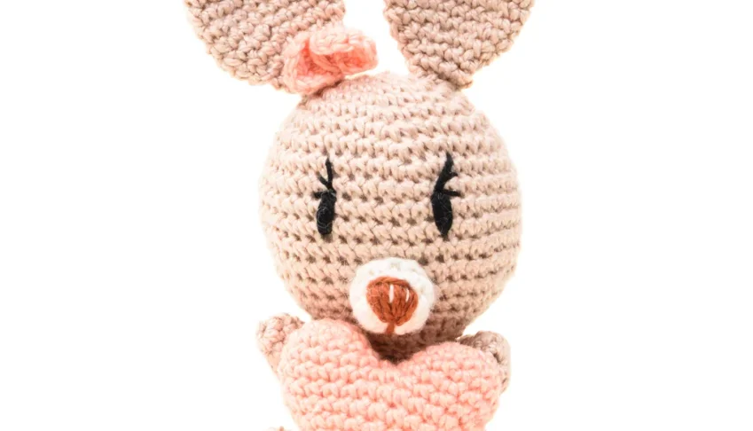 Coelhinho com Coração em Amigurumi