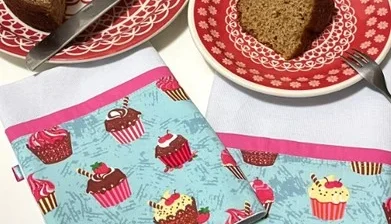 Pano de Prato Artesanal barrado Cupcakes