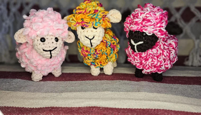 Mini Carneirinho Fofo, feito a mão em croche sob encomenda