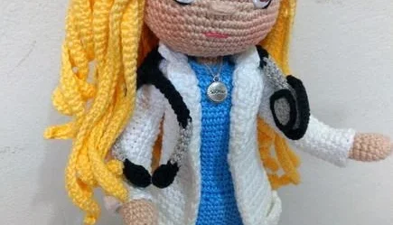Amigurumi Profissões - Médica