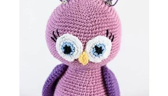 Coruja em Amigurumi Lilás